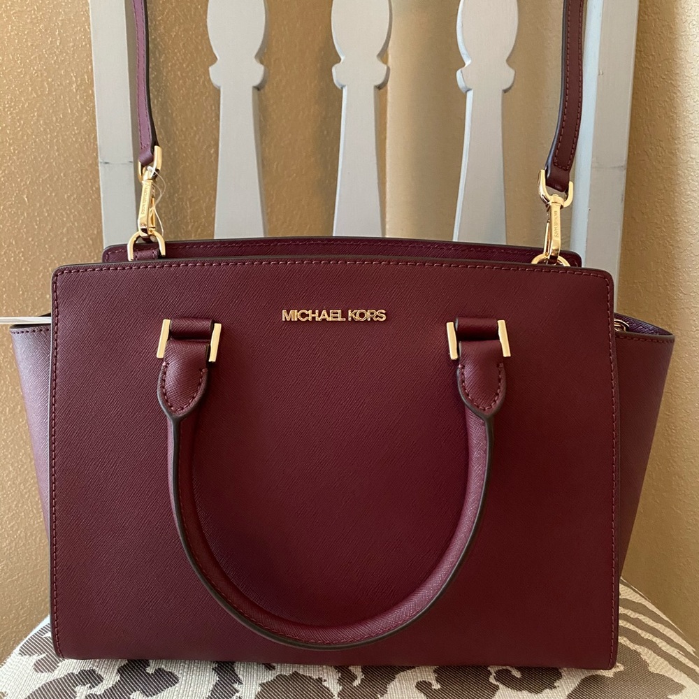 🍷SOLD🍷MICHAEL KORS SELMA MERLOT